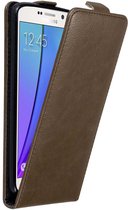 Cadorabo Hoesje geschikt voor Samsung Galaxy NOTE 5 in KOFFIE BRUIN - Beschermhoes in flip design Case Cover met magnetische sluiting