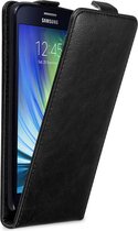 Cadorabo Hoesje geschikt voor Samsung Galaxy A8 2015 in ZWARTE NACHT - Beschermhoes in flip design Case Cover met magnetische sluiting