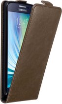 Cadorabo Hoesje geschikt voor Samsung Galaxy A5 2015 in KOFFIE BRUIN - Beschermhoes in flip design Case Cover met magnetische sluiting