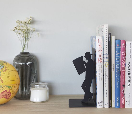 Balvi boekensteun man The reader