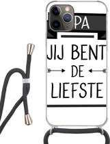 Hoesje met koord Geschikt voor iPhone 13 Pro Max - Quotes - Opa jij bent de liefste - Spreuken - Opa - Siliconen - Crossbody - Backcover met Koord - Telefoonhoesje met koord - Hoesje met touw