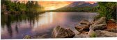 PVC Schuimplaat - Zonsondergang aan een Meer met Prachtige Natuur - 150x50 cm Foto op PVC Schuimplaat (Met Ophangsysteem)