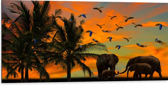WallClassics - Dibond - Olifanten bij Palmbomen met Tropische Vogels - 100x50 cm Foto op Aluminium (Wanddecoratie van metaal)
