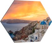 Dibond Hexagon - Zonsondergang op het Griekse eiland Santorini - 70x60.9 cm Foto op Hexagon (Met Ophangsysteem)
