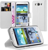 Cadorabo Hoesje geschikt voor Samsung Galaxy S3 / S3 NEO in ARCTISCH WIT - Beschermhoes met magnetische sluiting, standfunctie en kaartvakje Book Case Cover Etui