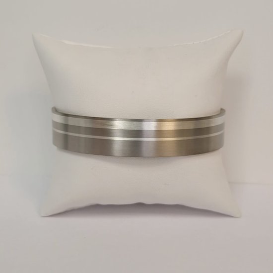 titanium met zilveren armband - klemband- 925dz zilver- sale Juwelier Verlinden St. Hubert – van €398,= voor €189,=