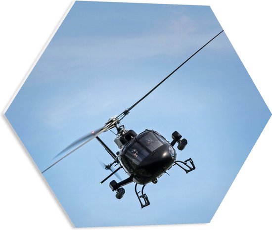 WallClassics - PVC Schuimplaat Hexagon - Zwarte Helikopter bij Blauwe Lucht - 50x43.5 cm Foto op Hexagon (Met Ophangsysteem)