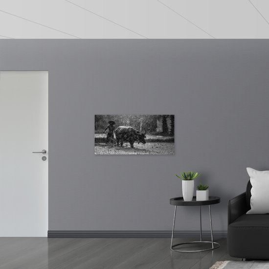 WallClassics - PVC Schuimplaat- Bij op Middelste van Gele Bloem - 100x50 cm Foto op PVC Schuimplaat