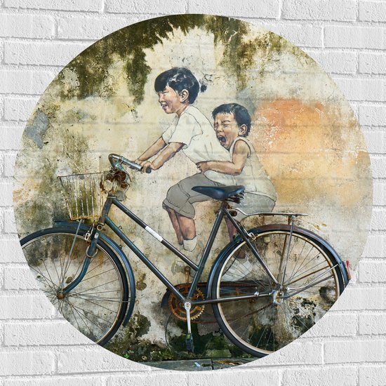 WallClassics - Muursticker Cirkel - Muurschildering van Twee Broertjes op een Fiets - 100x100 cm Foto op Muursticker