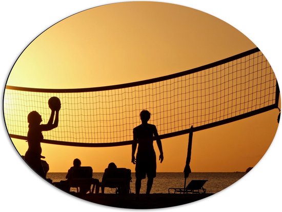 Dibond Ovaal - Silhouet van Gelukkig Familie op het Strand tijdens Volleybal - 80x60 cm Foto op Ovaal (Met Ophangsysteem)