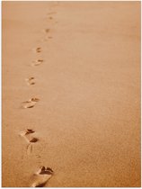 Poster Glanzend – Voetstappen in Zand van Strand - 30x40 cm Foto op Posterpapier met Glanzende Afwerking