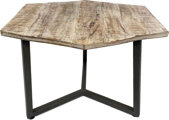 Zeshoekige bijzettafel met verweerd houten tafelblad en donker metalen frame.