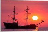 WallClassics - Dibond - Silhouet van Groot Vrachtschip tijdens Rozekleurige Zonsondergang - 75x50 cm Foto op Aluminium (Met Ophangsysteem)