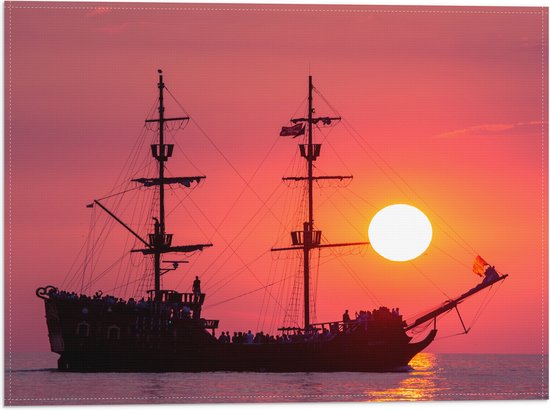 WallClassics - Vlag - Silhouet van Groot Vrachtschip tijdens Rozekleurige Zonsondergang - 40x30 cm Foto op Polyester Vlag