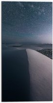 WallClassics - Dibond - Heldere Sterrenhemel boven Sneeuwbergen - 50x100 cm Foto op Aluminium (Met Ophangsysteem)