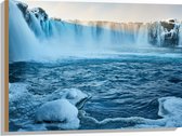 WallClassics - Hout - Goðafoss Watervallen in IJsland - 80x60 cm - 9 mm dik - Foto op Hout (Met Ophangsysteem)