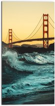 WallClassics - Dibond - Wilde Zee bij Golden Gate Bridge in San Francisco - 50x100 cm Foto op Aluminium (Met Ophangsysteem)