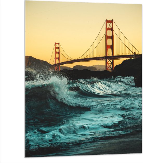 WallClassics - Dibond - Wilde Zee bij Golden Gate Bridge in San Francisco - 75x100 cm Foto op Aluminium (Wanddecoratie van metaal)