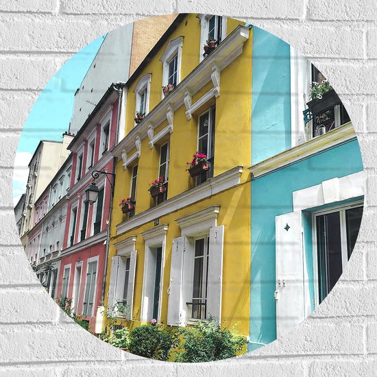WallClassics - Muursticker Cirkel - Gekleurde Huizen aan elkaar - 70x70 cm Foto op Muursticker