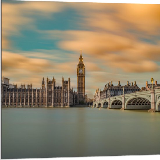 WallClassics - Dibond - Big Ben aan het Water - Londen - 80x80 cm Foto op Aluminium (Wanddecoratie van metaal)