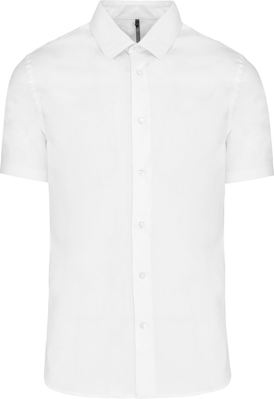 Avant d'une chemise blanche Kariban à manches courtes, taille 3XL, avec une fermeture boutonnée.