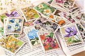 Postzegel Stickers Bloemen en Vlinders - 100 stuks - Leuk voor o.a. Bulletjournal, Scrapbooking en het maken van kaarten
