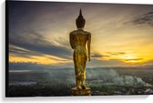 Canvas - Gouden Buddha op Standaard met Uitzicht op Landschap - 90x60 cm Foto op Canvas Schilderij (Wanddecoratie op Canvas)