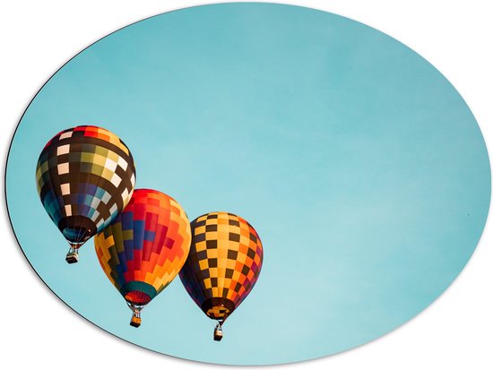WallClassics - Dibond Ovaal - Gekleurde Luchtballonnen in de Lucht - 96x72 cm Foto op Ovaal (Met Ophangsysteem)