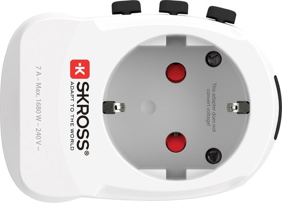 Witte SKROSS reisadapter met 'K SKROSS ADAPT TO THE WORLD' logo en '7A - Max. 1680W - 240V' tekst.