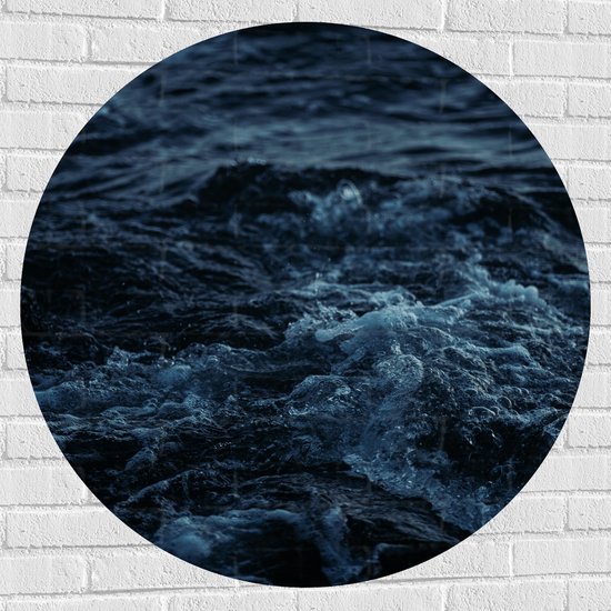 WallClassics - Muursticker Cirkel - Donkere Kalme Golven in Zee - 100x100 cm Foto op Muursticker