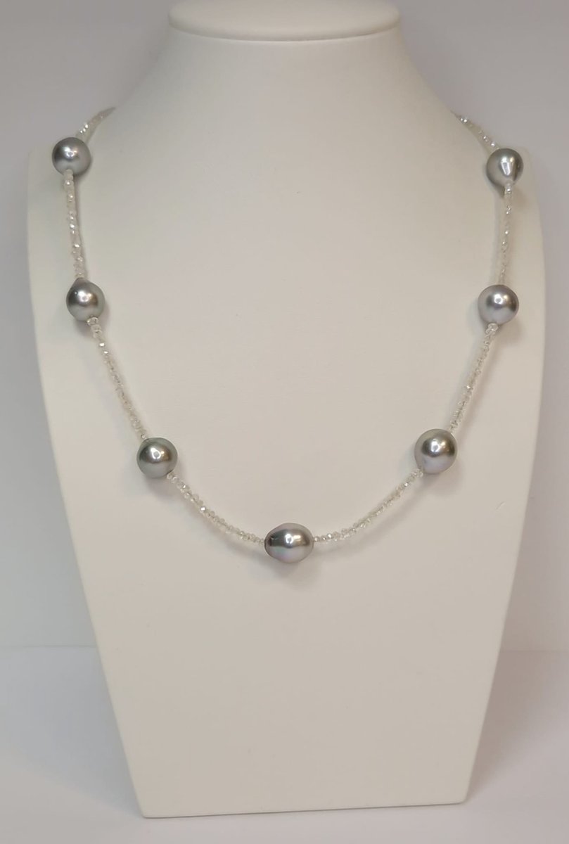 Parel ketting – bergkristal - Tahiti - collier – zilver – magneetslot - uitverkoop Juwelier Verlinden St. Hubert – van €395,= voor €335,=