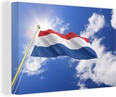 Canvas schilderij 180x120 cm - Wanddecoratie De vlag van Nederland wappert in de lucht - Muurdecoratie woonkamer - Slaapkamer decoratie - Kamer accessoires - Schilderijen