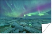 Noorderlicht boven een gletsjermeer in IJsland poster papier 60x40 cm - Foto print op Poster (wanddecoratie woonkamer / slaapkamer) / natuurverschijnselen Poster