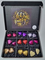 Hartjes Box met Chocolade Hartjes & Mystery Card 'Let's Party' met persoonlijke (video) boodschap | Valentijnsdag | Moederdag | Vaderdag | Verjaardag | Chocoladecadeau | liefdevol cadeau