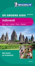 De Groene Gids Indonesië, met foto's van de Prambanantempel en een markt in Indonesië.