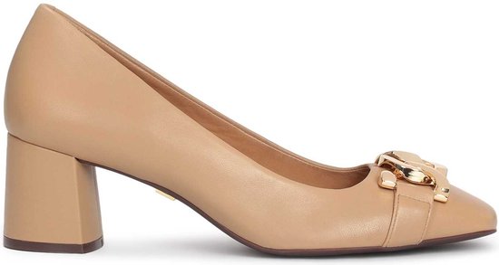 Leather pumps with a wide heel and a comfortable insole