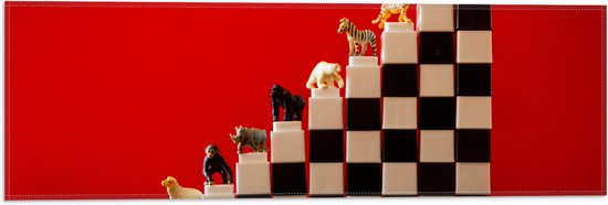Vlag - Speelgoed Dieren op Trap tegen Rode Achtergrond - 60x20 cm Foto op Polyester Vlag