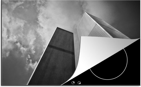 KitchenYeah® Inductie beschermer 77x51 cm - Onderaanzicht van de torens van het World trade center in New York - zwart wit - Kookplaataccessoires - Afdekplaat voor kookplaat - Inductiebeschermer - Inductiemat - Inductieplaat mat