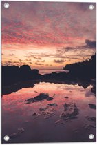 WallClassics - Tuinposter – Klein Meer voor Grote Oceaan tijdens Ondergaande Zon - 40x60 cm Foto op Tuinposter (wanddecoratie voor buiten en binnen)