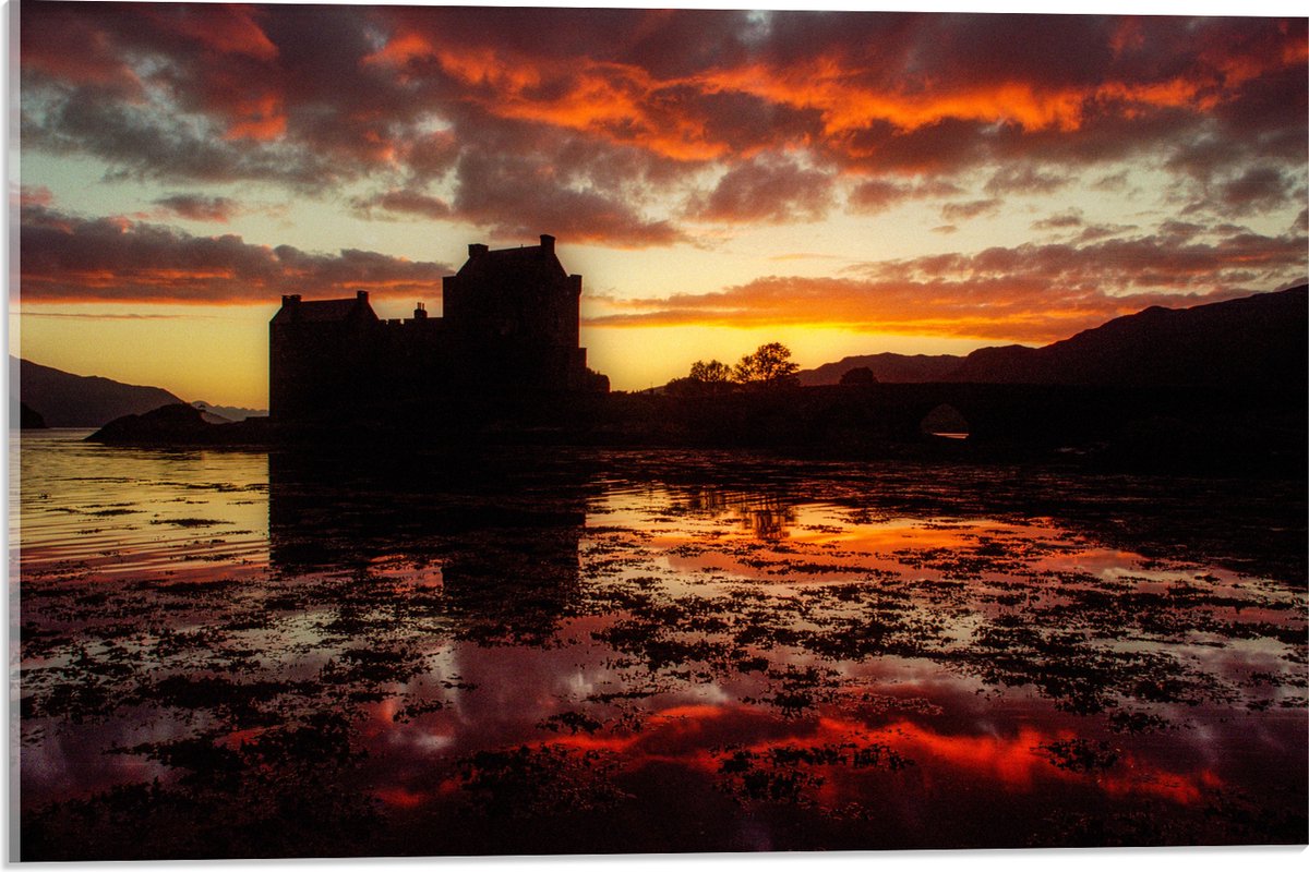 Acrylglas - Meer rond Kasteel na Zonsondergang - 60x40 cm Foto op Acrylglas (Met Ophangsys