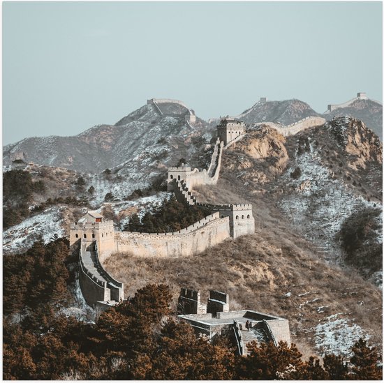 WallClassics - Poster (mat) – Vue de Berg avec la Grande Muraille de Chine avec ciel bleu – Photo 50 x 50 cm sur papier poster avec aspect mat