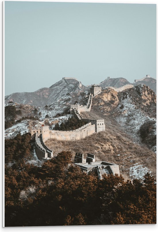 WallClassics - PVC Schuimplaat- Uitzicht op Berg met Chinese Muur bij Blauwe Lucht - 40x60 cm Foto op PVC Schuimplaat