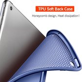Hoes met Screenprotector geschikt voor iPad 2022 10.9 inch 10e Generatie - Trifold Smart Cover Book Case Leer Tablet Hoesje Blauw + Gehard Glas Screen Protector