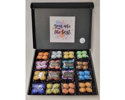 Paaseieren Proeverij Pakket | Box met 16 verschillende smaken paaseieren en Mystery Card 'You are the Best' met geheime boodschap + PaasProeverij Scorekaart | Verrassingsbox Pasen | Cadeaubox | Relatiegeschenk | Chocoladecadeau