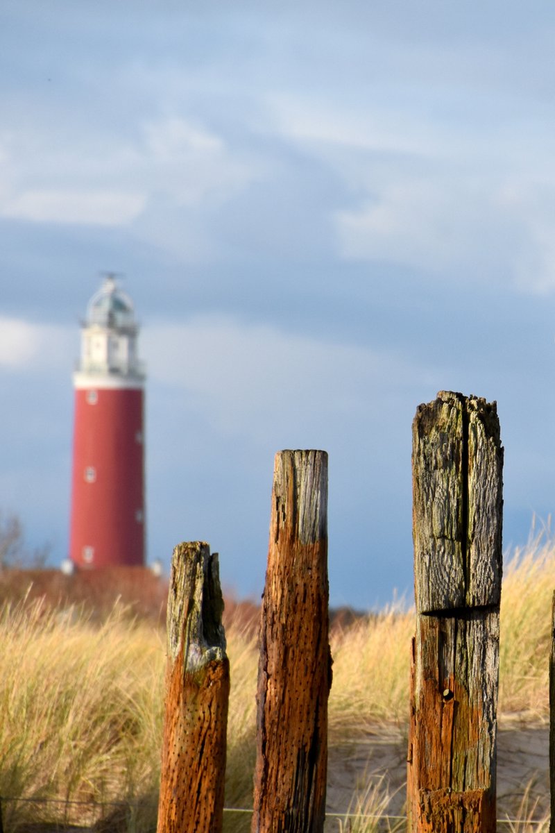 Texelphotos.nl - Foto op textiel – Texel Vuurtoren - Wandkleed - Duin - Strand - Noordzee – Textielposter - Wanddecoratie Stof - Natuur - Landschap – 60 x 90 cm.