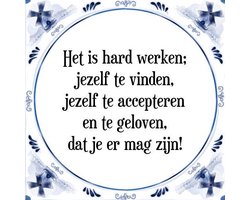 Tegeltje met Spreuk (Tegeltjeswijsheid): Het is hard werken; jezelf te vinden, jezelf te accepteren en te geloven, dat je er mag zijn! + Kado verpakking & Plakhanger
