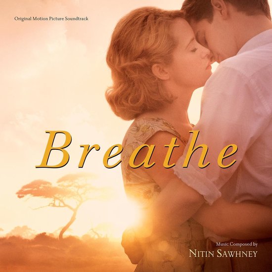 Originele soundtrack 'Breathe' van Nitin Sawhney. Een stel omhelst elkaar bij zonsondergang.
