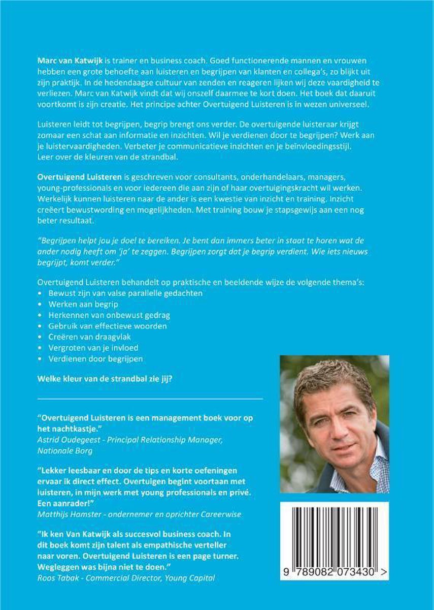Achterkant boek 'Overtuigend luisteren' met foto van een man en tekst van Astrid Oudegeest en Roos Tabak.