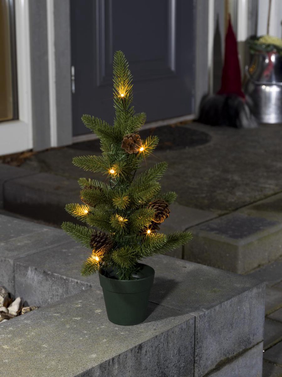 Fabriquez un sapin de Noël original avec des pommes de pin et des pompons