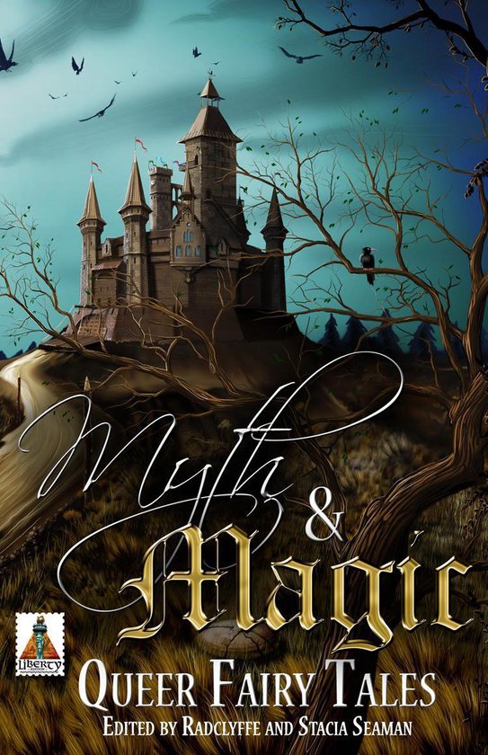 Boekomslag 'Myth & Magic Queer Fairy Tales' met een sprookjesachtig kasteel op een heuvel in een mistig, magisch bos. Twee raven vliegen rond. Geschreven in sierlijk lettertype.